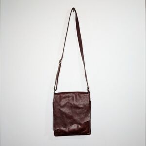 ili brown leather RFID zip closure crossbody bag
